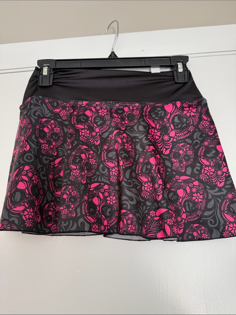 Lacoa Black & Hot Pink Skull-Print Skater Skirt